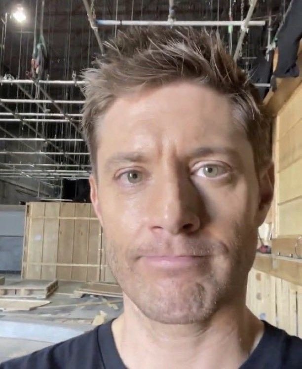 microsavior's tweet image. ⠀⠀
can  i  come  over  and  stare  at  you  like  this
⠀⠀