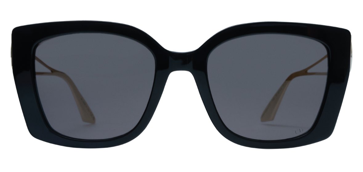 تألّقي بأحدث موديلات #ديور بتصميم فاخر يُجسّد الأناقة العصرية 😎✨
#البدر_للبصريات #نظارات_نسائية