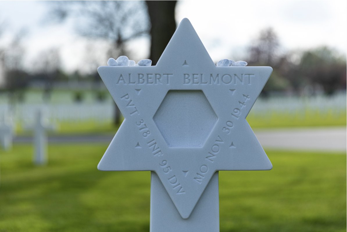 OperBenjamin's tweet image. Pvt. Albert Belmont, born Abraham Belkowitz, was a Jewish American photographer and father who left everything behind to fight fascism in WWII. 

He was killed at just 33 during the Battle of Metz. 

For nearly 80 years, his Jewish identity was missing, until it was finally…