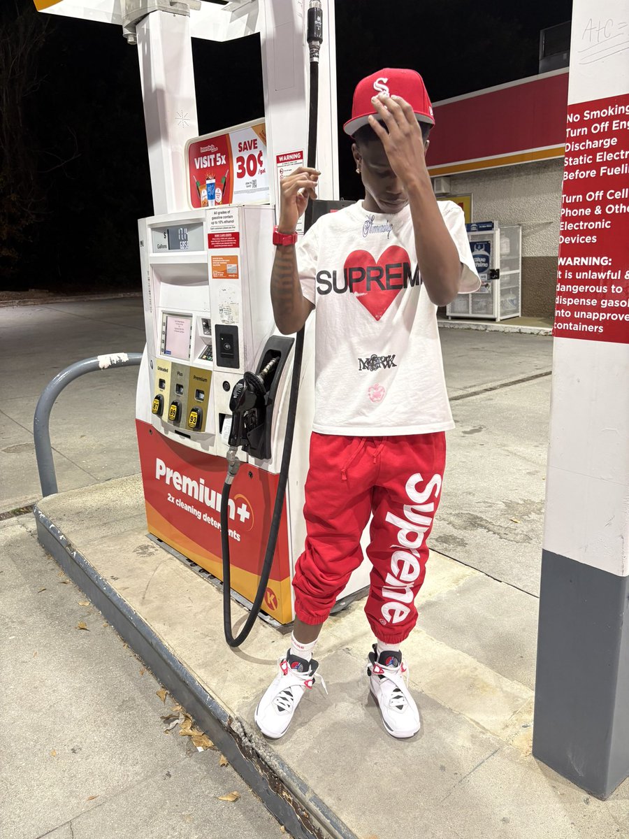 1Luheem's tweet photo. @Supremenewyork_ https://t.co/H47TLjx0nM