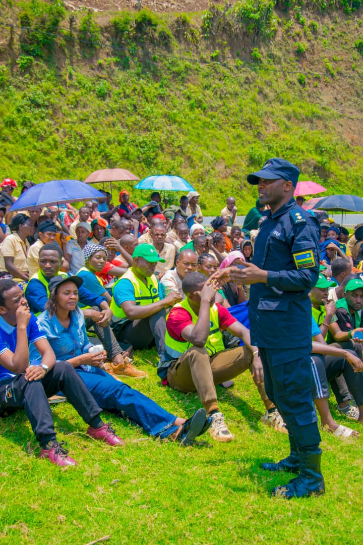 Urubyiruko rwa abakorerabushake ba <a href="/NgororeroDistr/">Ngororero District</a> tubifurije Noheri nziza nu umwaka mushya muhire wa 2026 Duharanira ko iyi minsi mikuru tuyigiramo uruhare kugira ngo umutekano ugende neza dufatanyije <a href="/Rwandapolice/">Rwanda National Police</a> 
NTAKUDOHOKA
<a href="/cnkusi20/">Nkusi Christophe</a> 
<a href="/RwandaYouthVol1/">Rwanda Youth Volunteers</a> 
<a href="/RYVCPWestern/">🇷🇼𝐑𝐘𝐕𝐂𝐏 𝐖𝐄𝐒𝐓𝐄𝐑𝐍 𝐏𝐑𝐎𝐕𝐈𝐍𝐂𝐄🇷🇼</a>