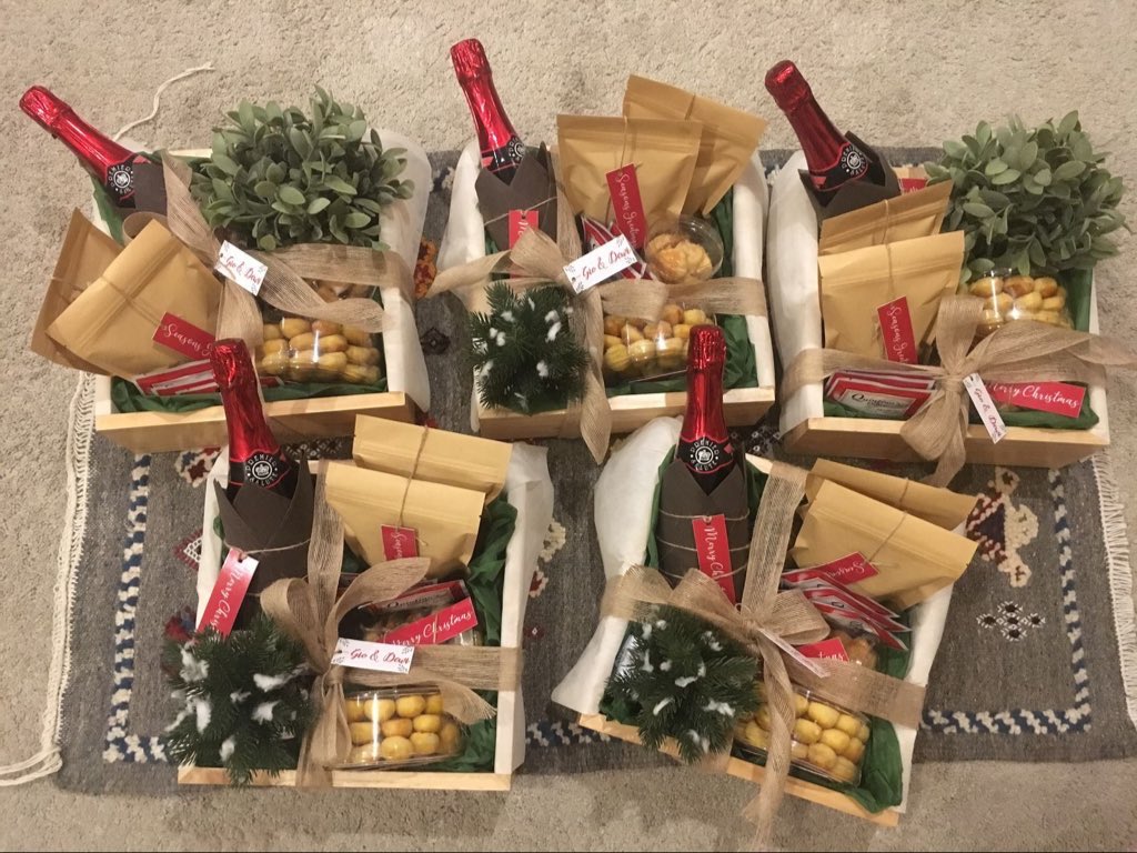 ㅤㅤㅤㅤ
For my cina fams — Y C C A

Happy christmas! which means it’s legally allowed to be extra cheerful, eat too much, and blame everything on the holiday spirit 

Wishing you warmth, laughter, and at least one gift you didn’t pretend to like muehehe

圣诞快乐 !! 🎅🏻🎅🏻
ㅤㅤ