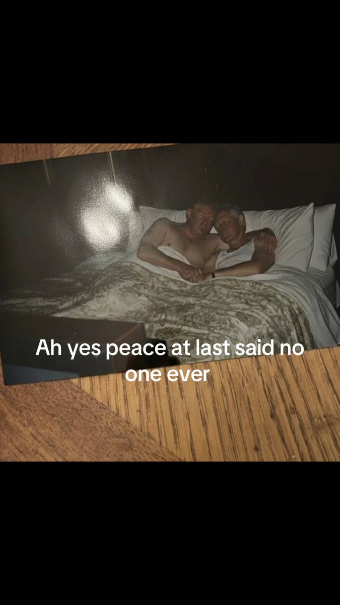 yo shipeaba a Donald con Joe Biden, este es un dia triste para los fans del BidenxTrump, que mal dia para ser noche buena