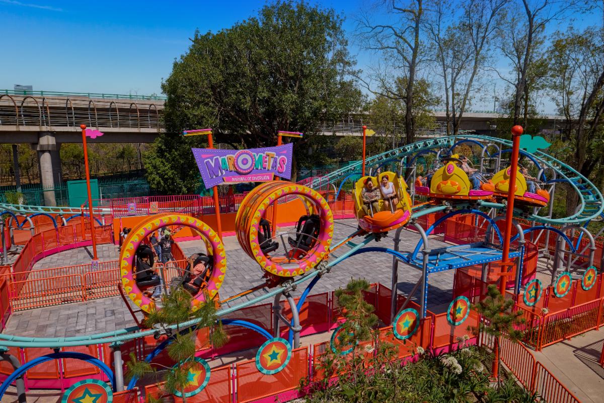 #GraphosCc #Noticias | Planea tus vacaciones de fin de año y cierra con broche de oro el 2025
 <a href="/AztlanFeria/">Aztlán Feria de Chapultepec</a> 

• registró más de 260 mil viajes en juegos mecánicos
 acumuló más de 2,500 horas de operación y realizó más de 70 eventos
facebook.com/share/p/17kc9L…