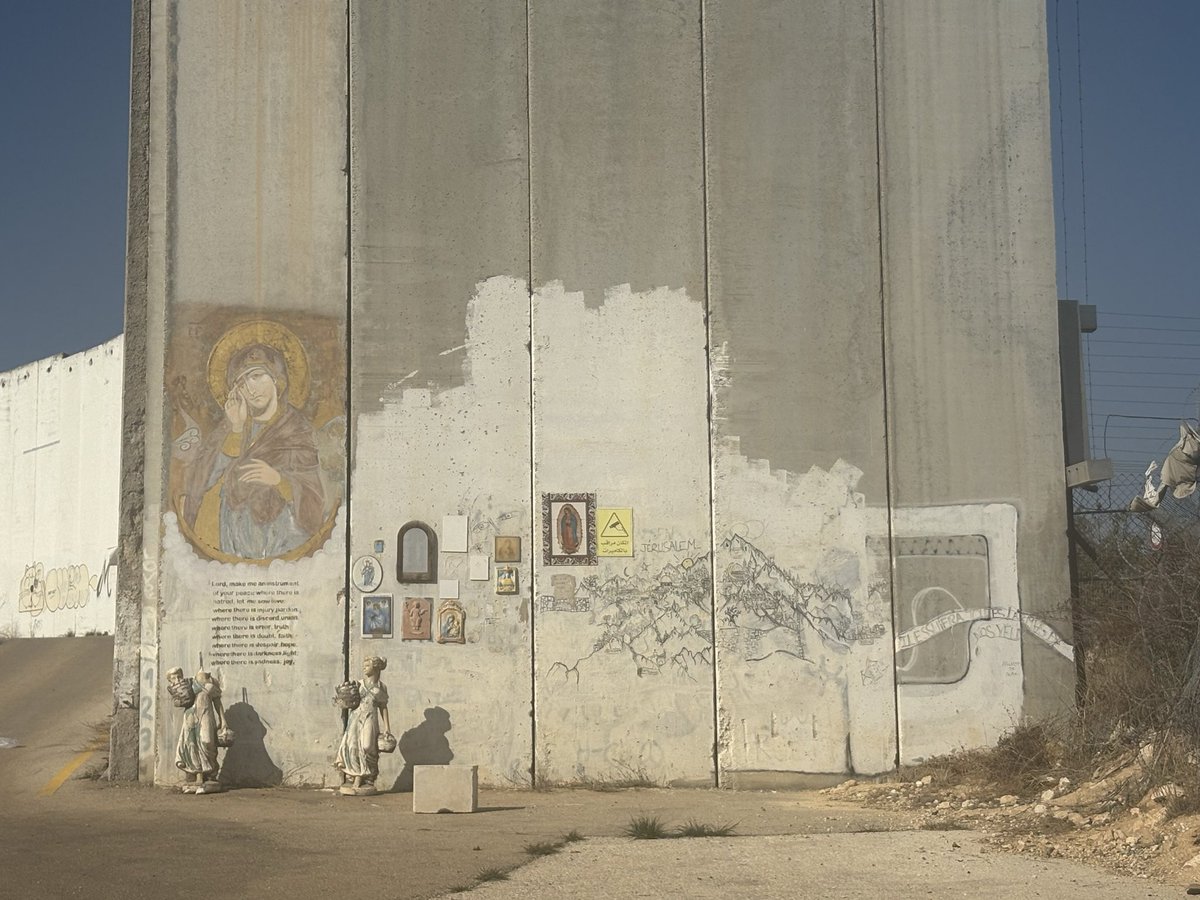 nour_odeh's tweet image. The birthplace of Jesus - Bethlehem, 🇵🇸 - is walled off from the world by Israel, shrunk to less than 15% of its size by land grab &amp;amp; isolated from its twin city Jerusalem. Yet Christmas for Palestinians is a joyous national holiday of hope in justice. Merry Christmas to all.