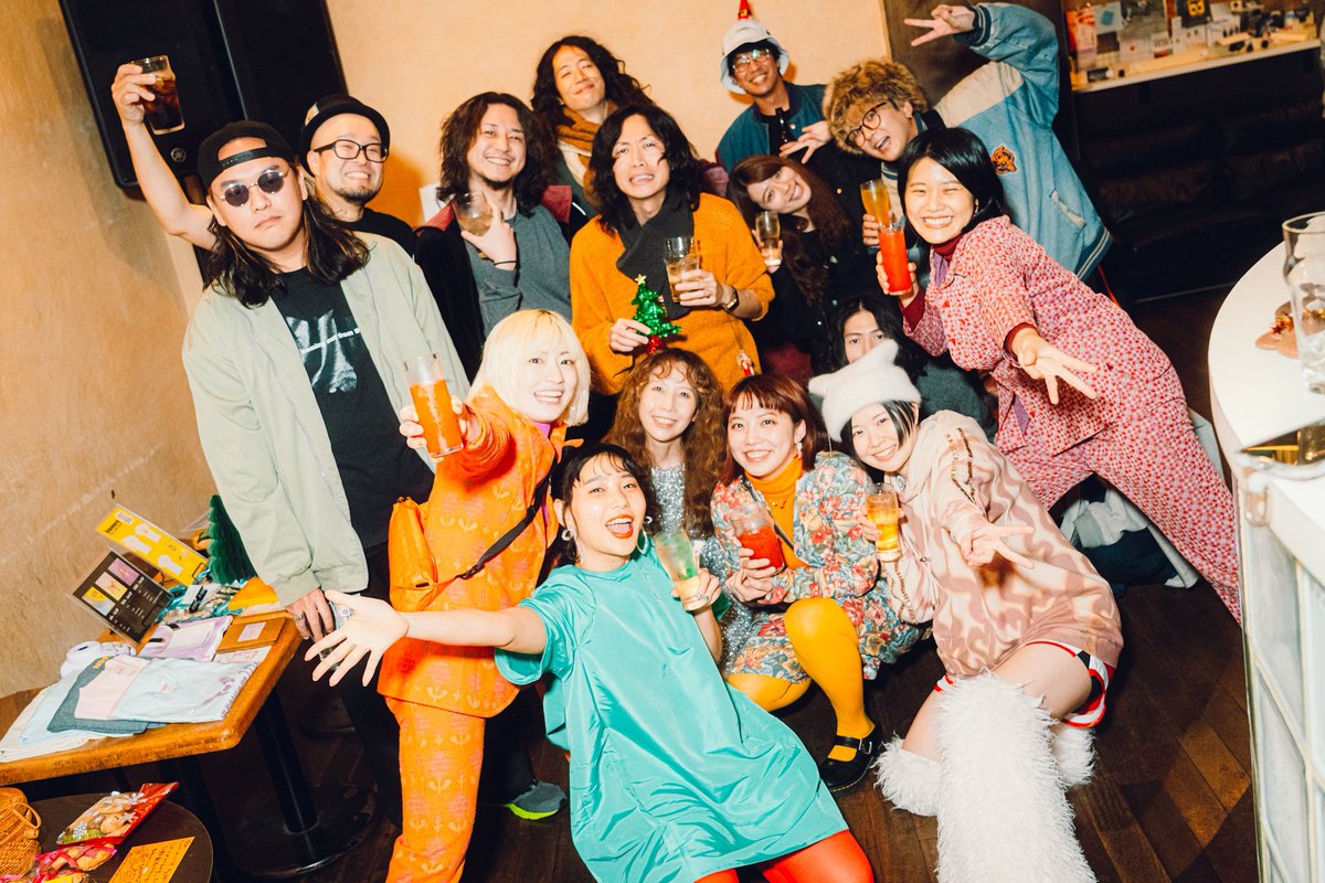 333_sunsunsun's tweet image. Christmas Party来てくれてありがとう❣️
最高の仲間と共に、最高に楽しいクリスマスでした🎄🎅

2025年の333は終了🌟
来年はEPリリース&amp;amp;3/3結成日ワンマンとさらにパワーアップしてぶち上げていきます❤️‍🔥❤️‍🔥

みんな2026年の333もヨロシクね〜🍊

photo by @takuya__onuki