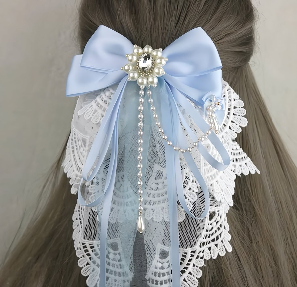 0BSESSEDL0VE's tweet photo. ㅤㅤ“ Ten princesa, tu regalo de... Navidad, o lo que sea que se celebre. ”

El monarca le ha comprado un par de cada uno, porque claro, no ha podido decidir cual le gustaba, así que los compró todos para @H0PELESSR0MNTIC. https://t.co/0v37V8NeA6