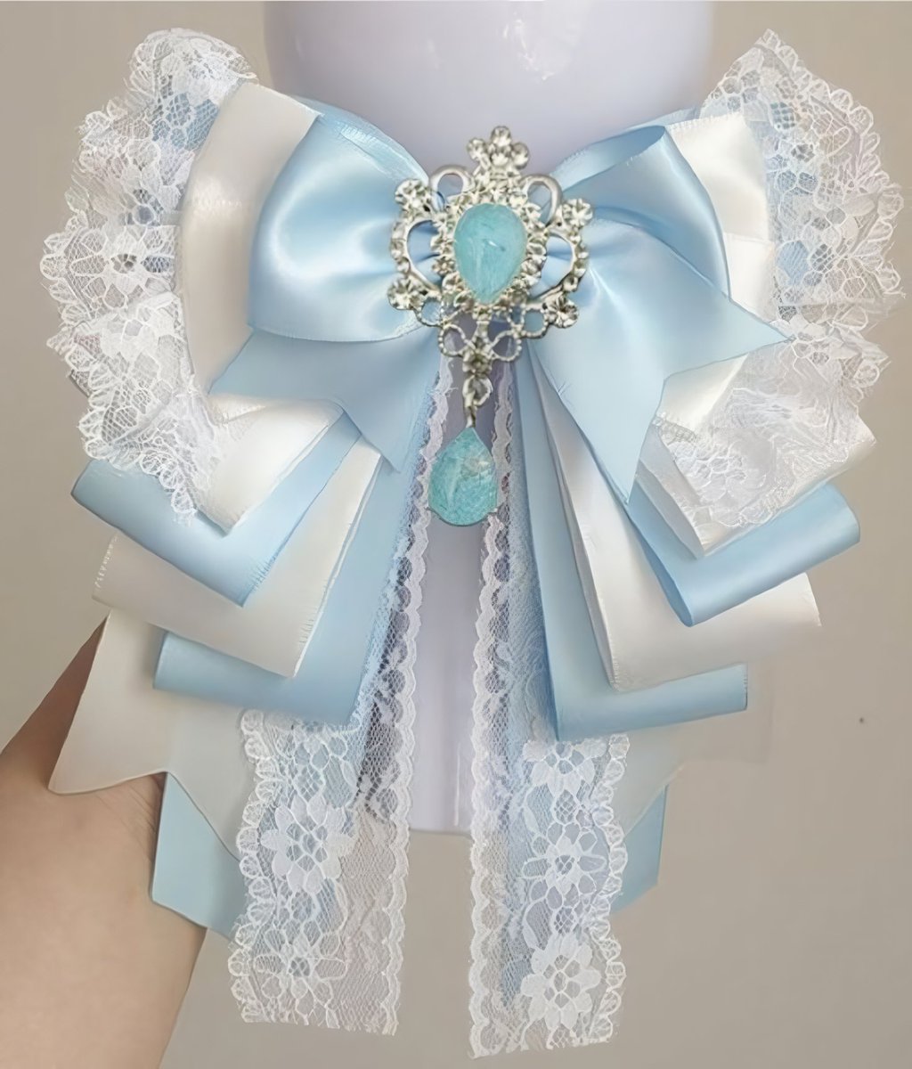 0BSESSEDL0VE's tweet photo. ㅤㅤ“ Ten princesa, tu regalo de... Navidad, o lo que sea que se celebre. ”

El monarca le ha comprado un par de cada uno, porque claro, no ha podido decidir cual le gustaba, así que los compró todos para @H0PELESSR0MNTIC. https://t.co/0v37V8NeA6