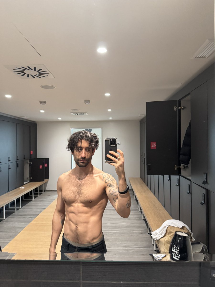 PaoloFanoli's tweet photo. how to workout like jesus https://t.co/CGzZEK9SJL