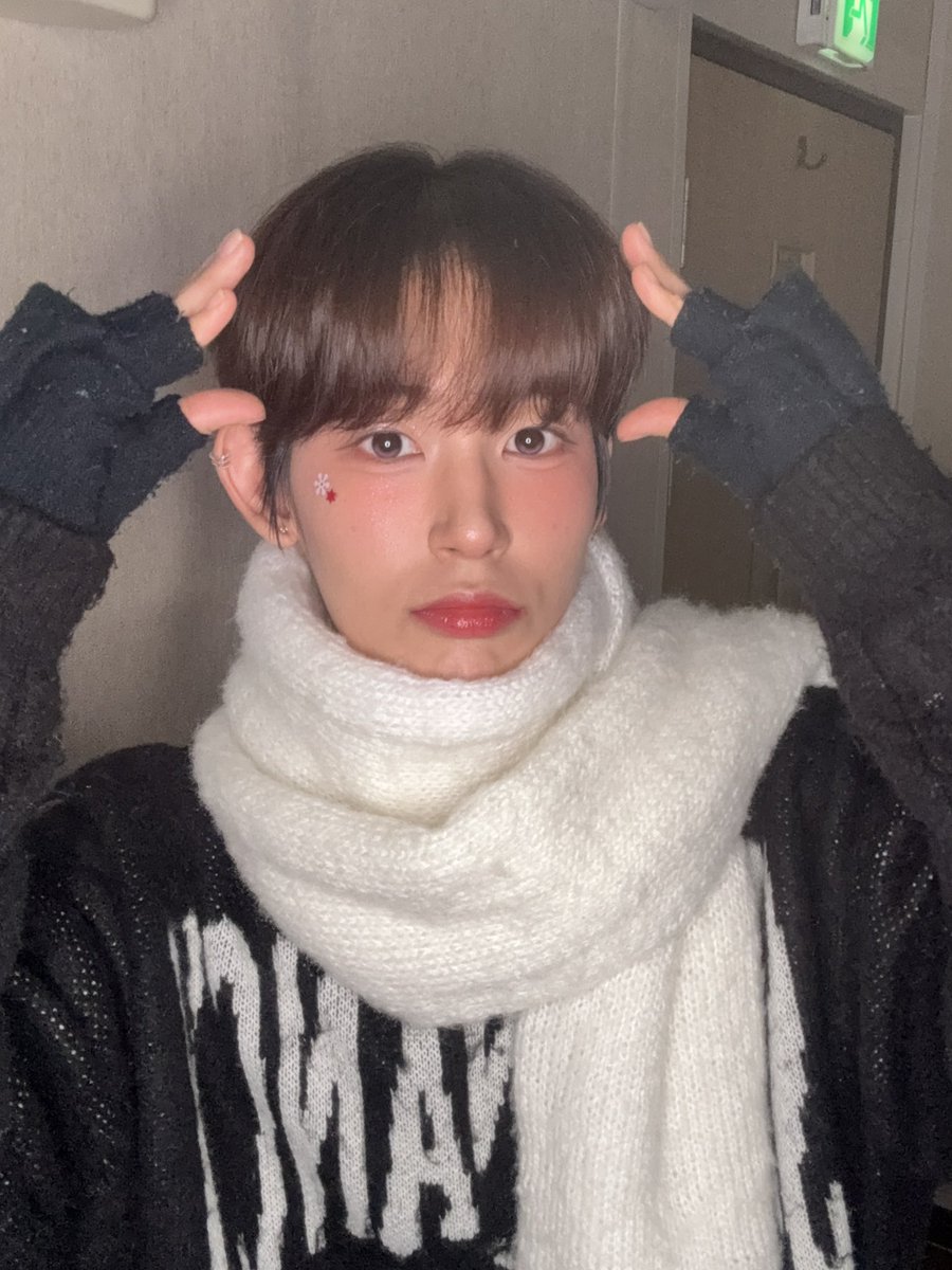 wishyour_seowon's tweet photo. 하나단들~^^ Merry Christmas~!!🎄🩵
크리스마스 선물은 나양~^^셀카 선물~^^🎁

#서원 #SEOWON #ソウォン #크리스마스 #선물 #목도리가가장잘어울리는남자 사실 #강아지 임~🐶 https://t.co/WcpZoXo4If