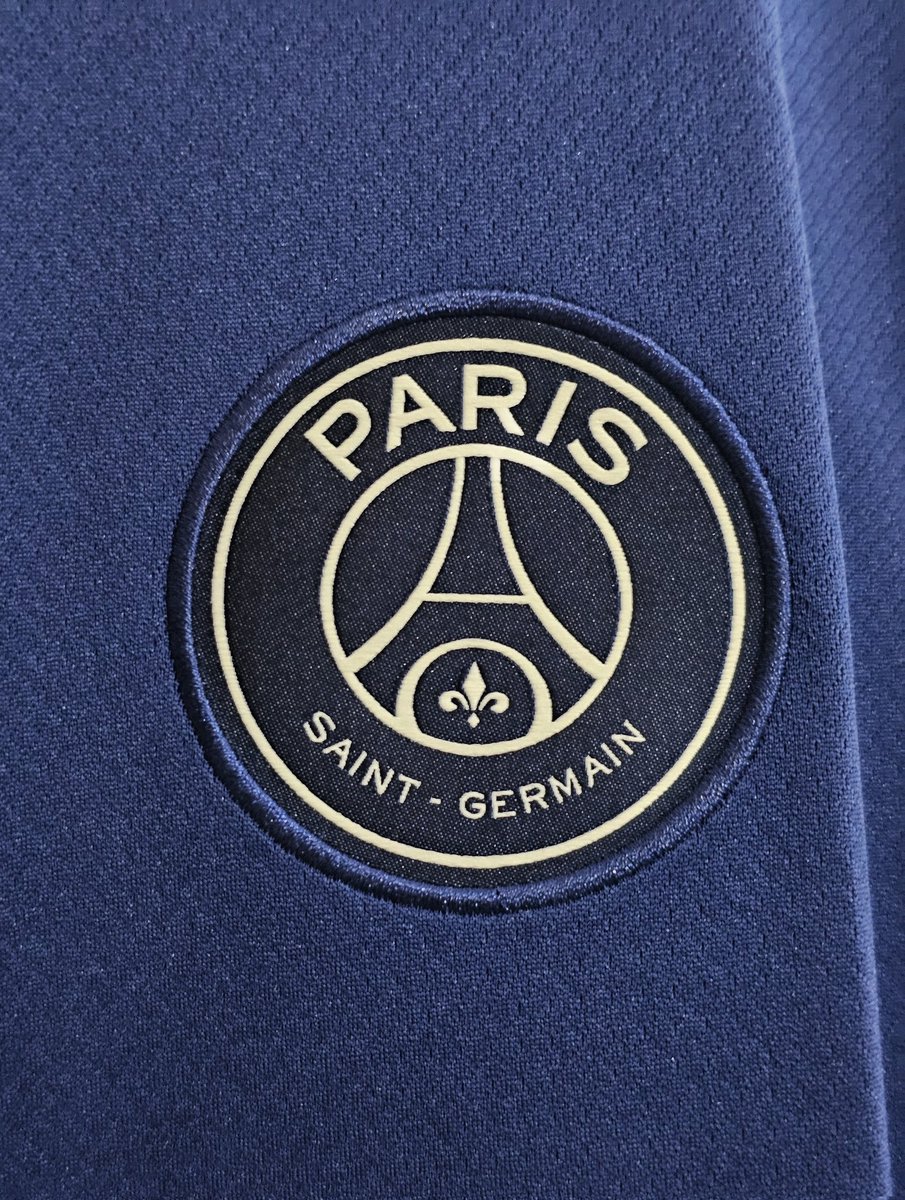 VsKitCorner's tweet image. 🇫🇷 For Sale!

Official Paris Saint-Germain 2024/25 Fourth shirt.

Large. 

Brand New With Tags!

£125.

#PSG #UCL