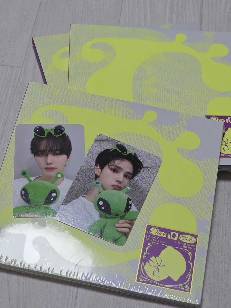 #rt #follow 크리스마스 기념 크래비티 굿즈 나눔 이벤트🎁

구성 - 에필로그 미개봉 앨범 + 외계인 미공포 1장 + 그 외 굿즈 ❤️
참여 방법 - rt + follow + 멘으로 최애/배송비 부담 여부

당발 인원은 3명 이상 생각 중입니다 :)
당발일 - 1월 1일

#러비티트친소 #러비티_트친소 #cravity #크래비티