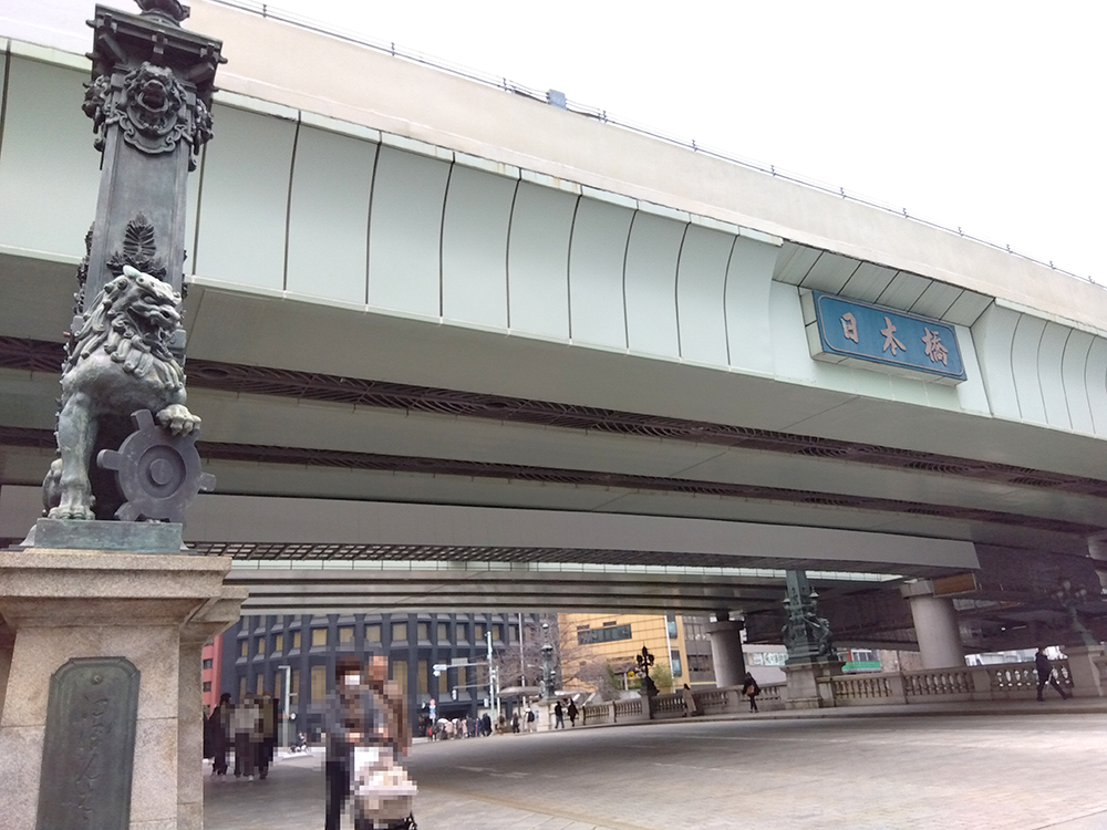 fcfd7's tweet image. KITTEの🎄も綺麗だった…日本橋で皆何か下覗き込んでるから見てみたら舟サンタ🎅