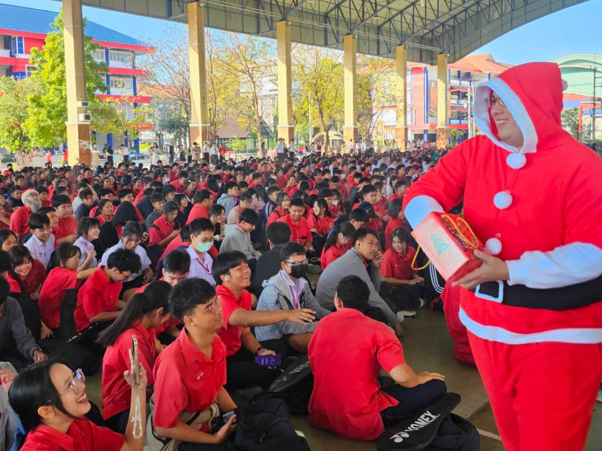 BFITSThailand's tweet image. Our THK BFITS Program delivered big smiles, bold costumes, and nonstop fun—turning an ordinary school day into something students won’t forget, together as one school community 🌟

#THK #BFITSProgram #ShineWithBFITS #JoinTHK #TeachInThailand 🇹🇭