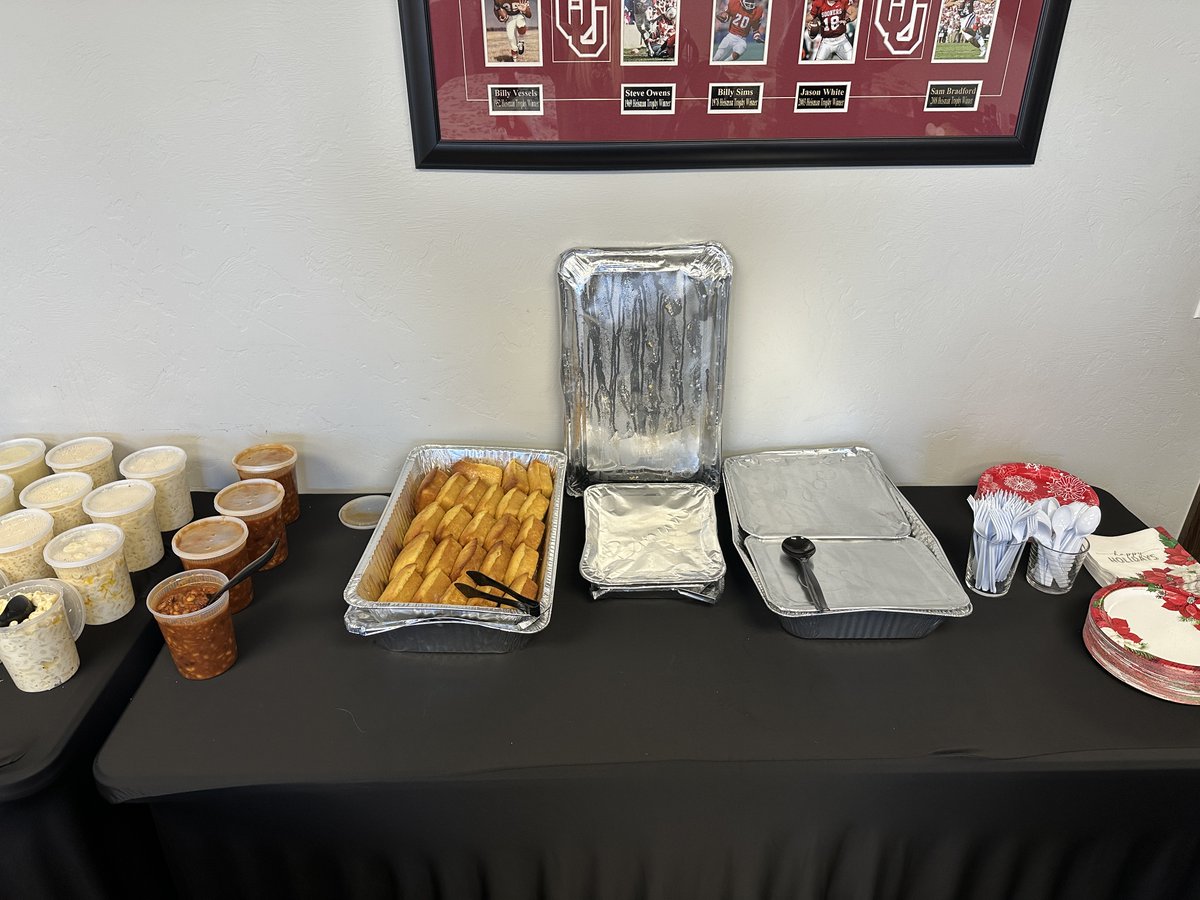 FlyPJets's tweet image. Teamwork, tinsel, and a little holiday cheer. Merry Christmas from our crew at Private Jets Inc. 

privatejetsinc.com | #privatejets #jetcharter #charter #holidays