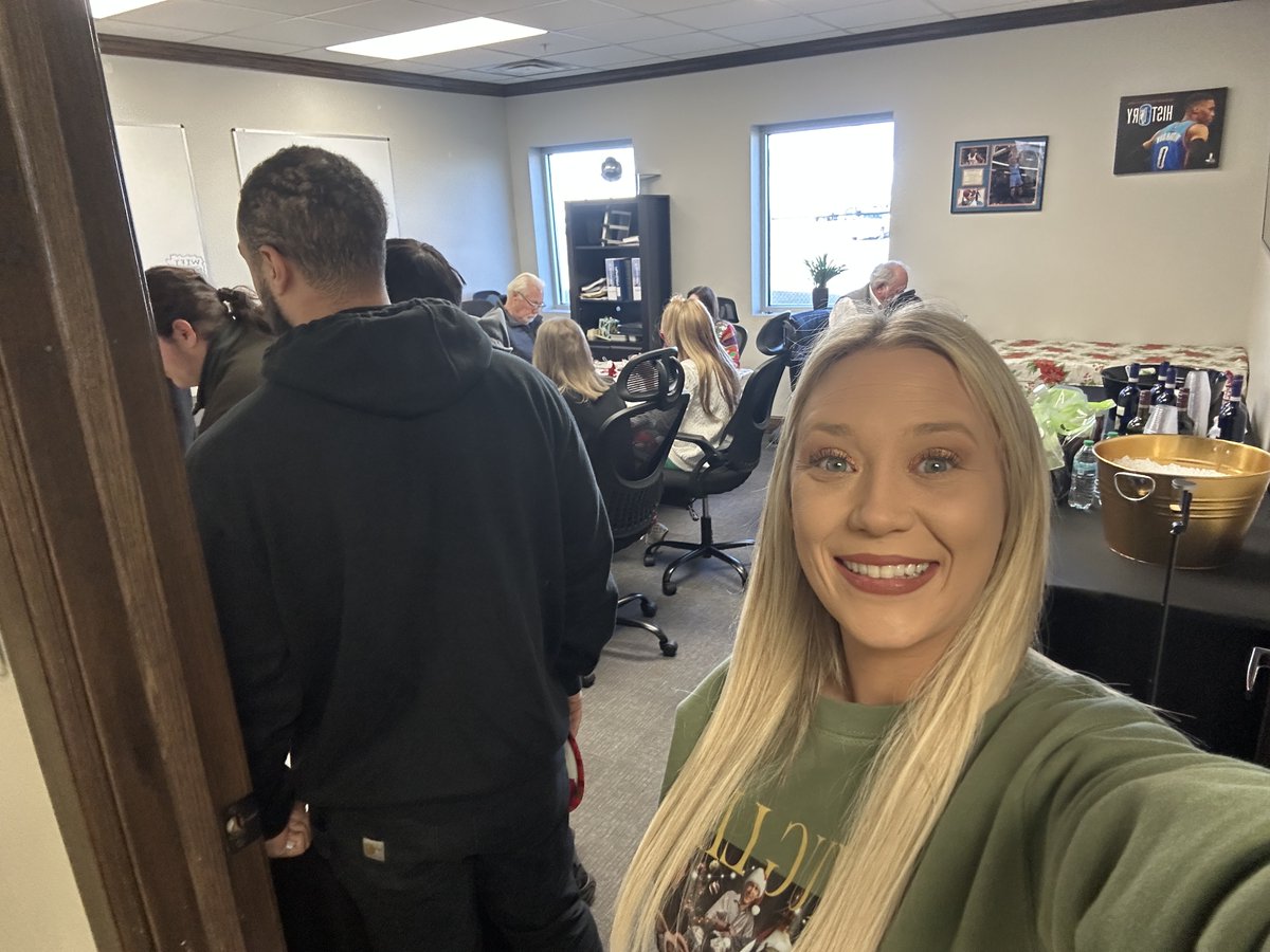 FlyPJets's tweet image. Teamwork, tinsel, and a little holiday cheer. Merry Christmas from our crew at Private Jets Inc. 

privatejetsinc.com | #privatejets #jetcharter #charter #holidays