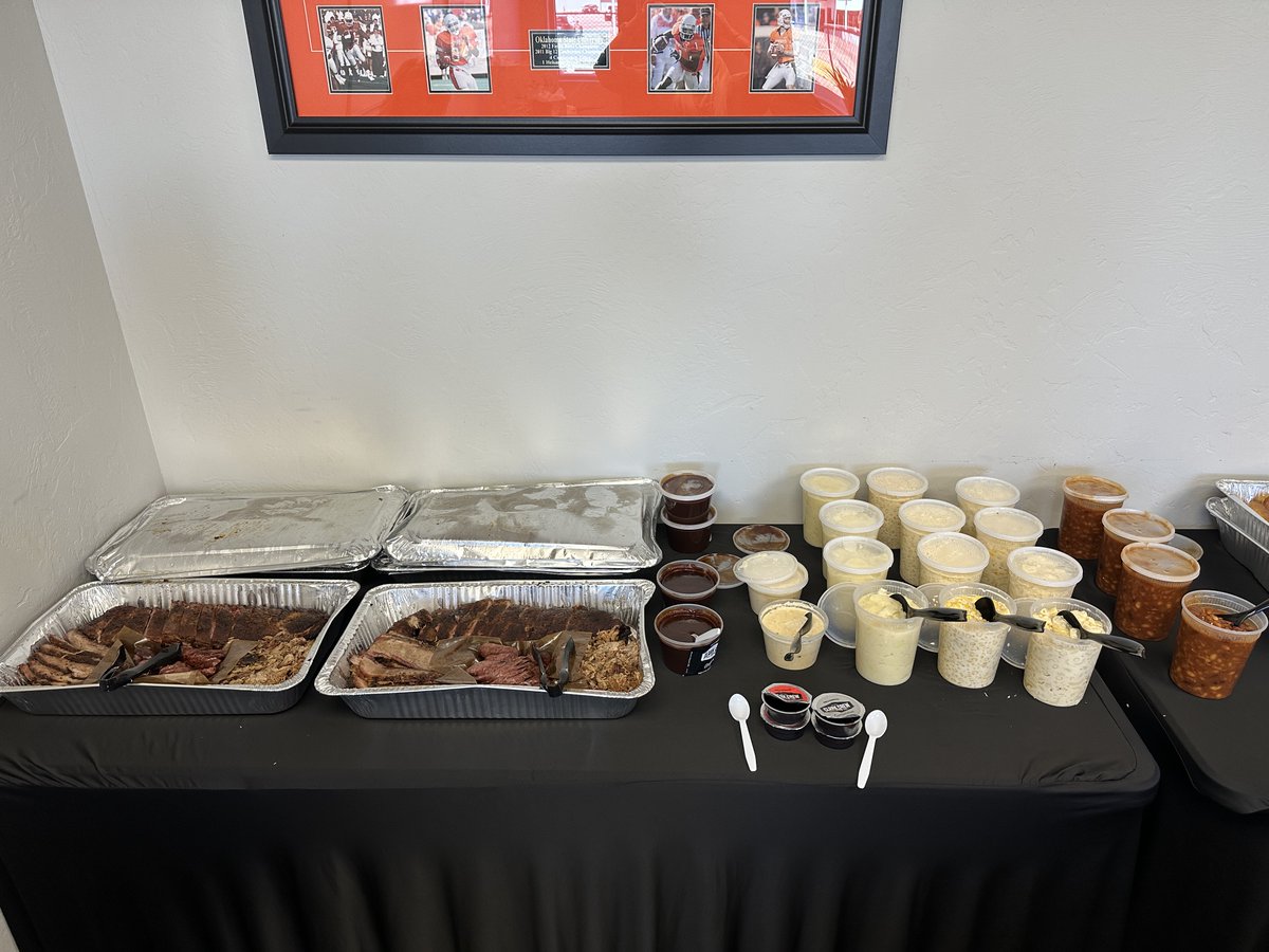 FlyPJets's tweet image. Teamwork, tinsel, and a little holiday cheer. Merry Christmas from our crew at Private Jets Inc. 

privatejetsinc.com | #privatejets #jetcharter #charter #holidays