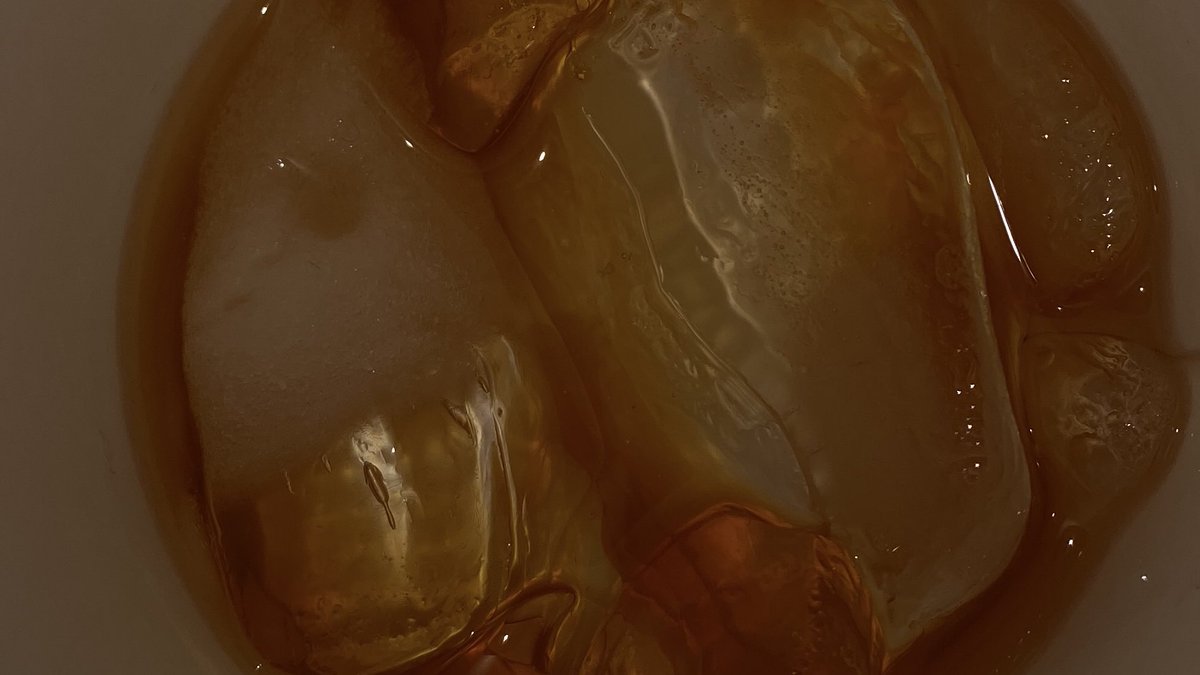 2iola_'s tweet image. بقايا الثلج  كنها بقايا - مشاعر 
والثلج مساله وقت ويذوب وتروح  كلها  
بس انت اركد ي انسان وبتلقى كل شي 
- راح - 
وبتلقى الجرح طاب متى وكيف مدري بس "بيطيب"