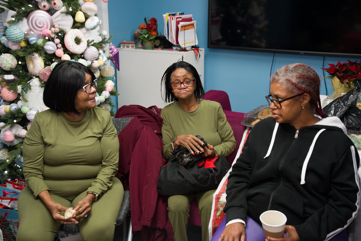 We had a exciting party in the neighborhood!  Providing gifts, food and enjoyment to our community.  A huge shout to Ms. LaChelle Johnson and the GMG Foundation for providing more gifts for our youth!! We celebrate our donors, volunteers, friends, staff and supporters.
❤️🎉👏