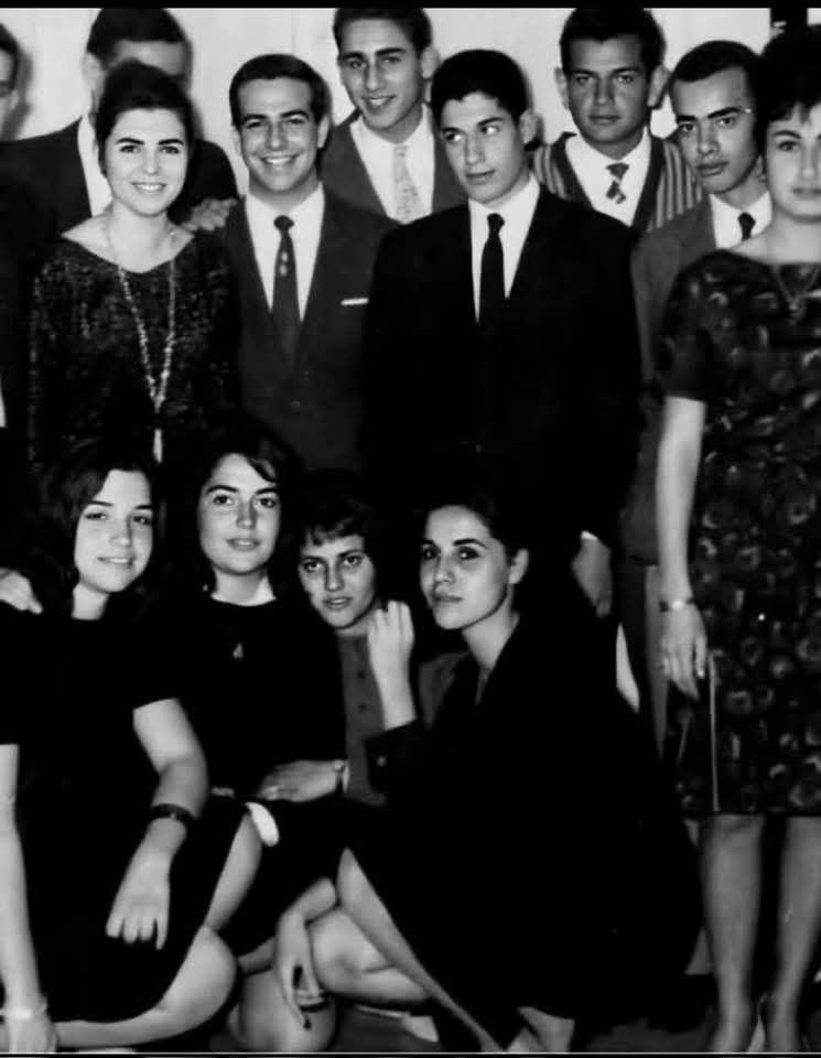 egypharaoh75's tweet photo. جامعة القاهرة ، كلية الأداب ، 1965

إحنا تقريباً إتحدف علينا قنبلة تخلف نووية . https://t.co/1edBJlkaId