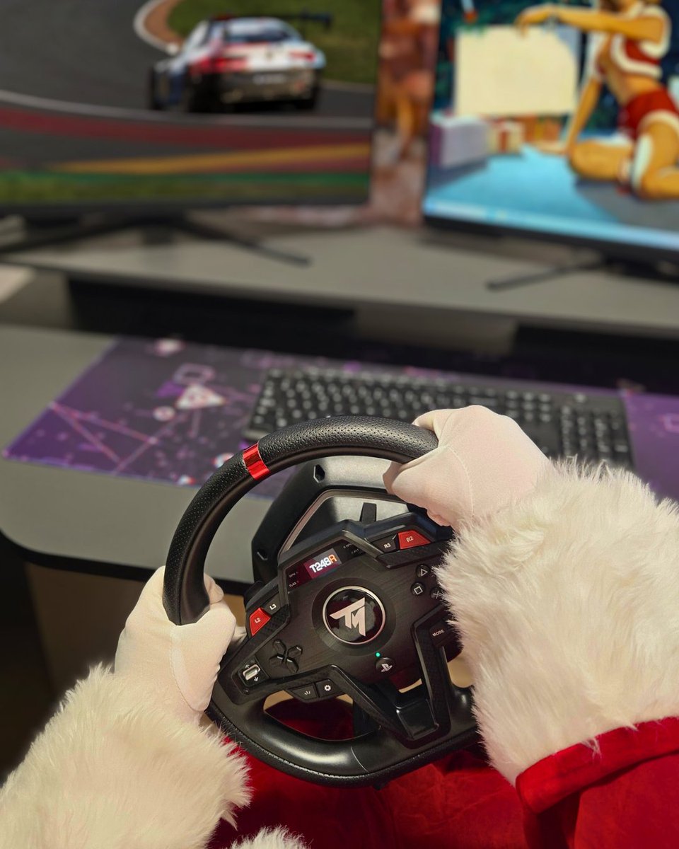 TMThrustmaster's tweet image. It’s absolutely crucial that Santa test-drives the gifts before delivering them tomorrow 👀🎁