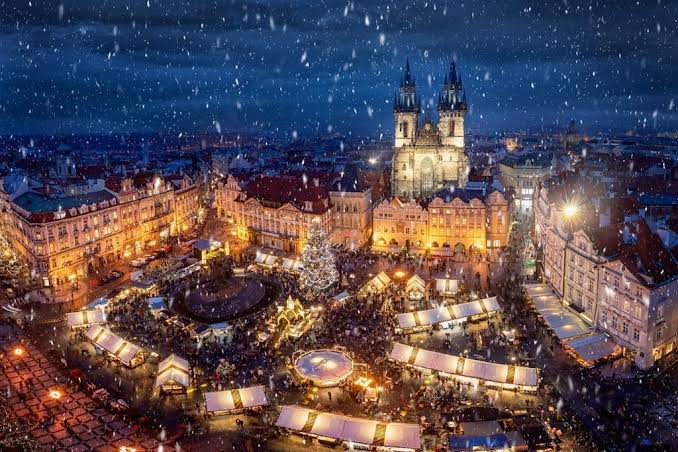 testeage2021's tweet image. Good evening everyone, if you we're visiting in my country czech Republic. You can Tell how beutifull Prague Is looking in Christmas Event!😁♥️ @RaymanGame #Rayman #Ubisoft @UbisoftMilan @Ubisoft #Prague #Christmas #Christmas2025