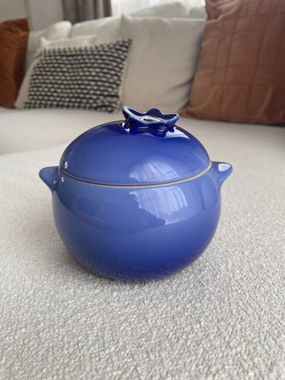 venom_lly's tweet image. I NEED this Le Creuset Blueberry Casserole Cocotte Bleuet in my life 🫐