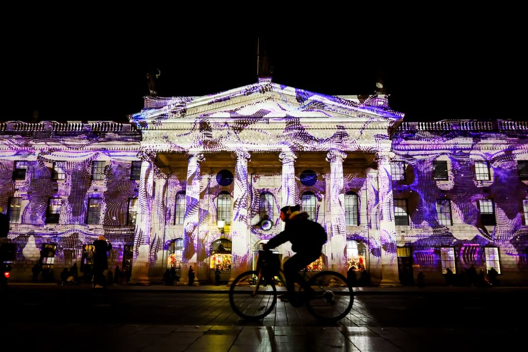 AtlanticProgram's tweet image. Wishing all our students a very Merry Christmas from the Atlantic Bridge team 🎄💙✨

📷 @DubCityCouncil