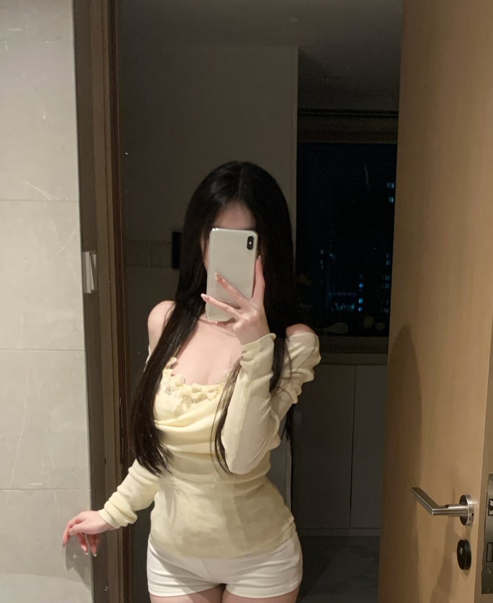 rech0109's tweet photo. 今天这行情是真的磨。
BTC 不动声色装稳，ETH 在那儿假装要起飞，
热点币冲一下就回头，专挑你刚想追的时候。

钱没赚到，盘倒是看得很认真。
感觉不是在交易，是在陪市场熬夜。

#BTC #ETH #热点币 #币圈 #今日吐槽 https://t.co/jFAurVpVNk