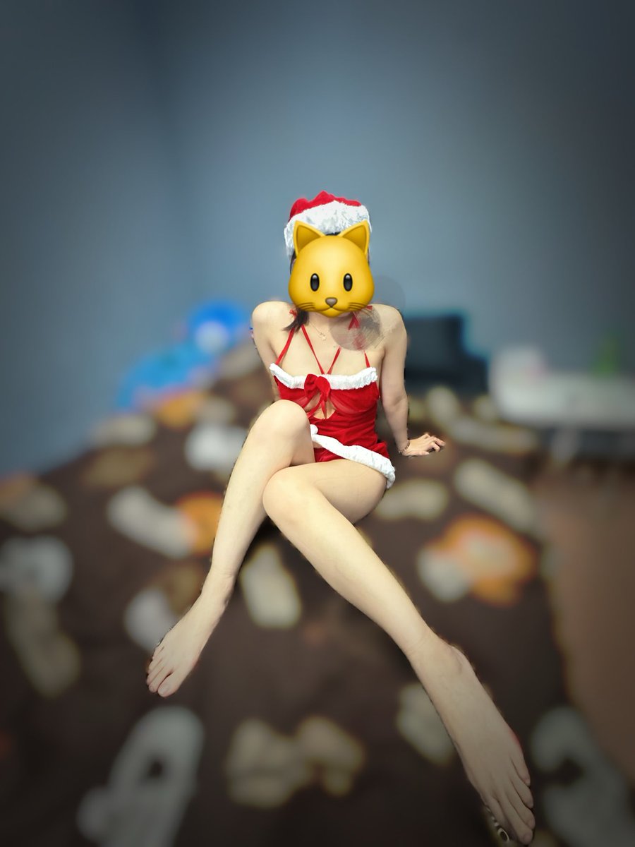 色誕節禮物來囉～ 
先忙著處理老婆 再忙著處理禮物🎁

啊⋯不對 我們就是彼此最好的禮物❤️

#同房換不換  #夫妻情侶聯誼