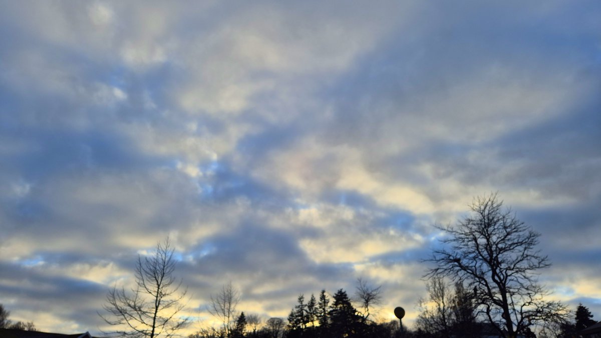frasergj's tweet photo. Sunny intervals around #Stirling and #BridgeofAllan today (24/12) #WeatherWatcherGraham @BBCScotWeather @BBCAimsir @bbcweather #loveukweather✔️ https://t.co/mtQYur0IvF