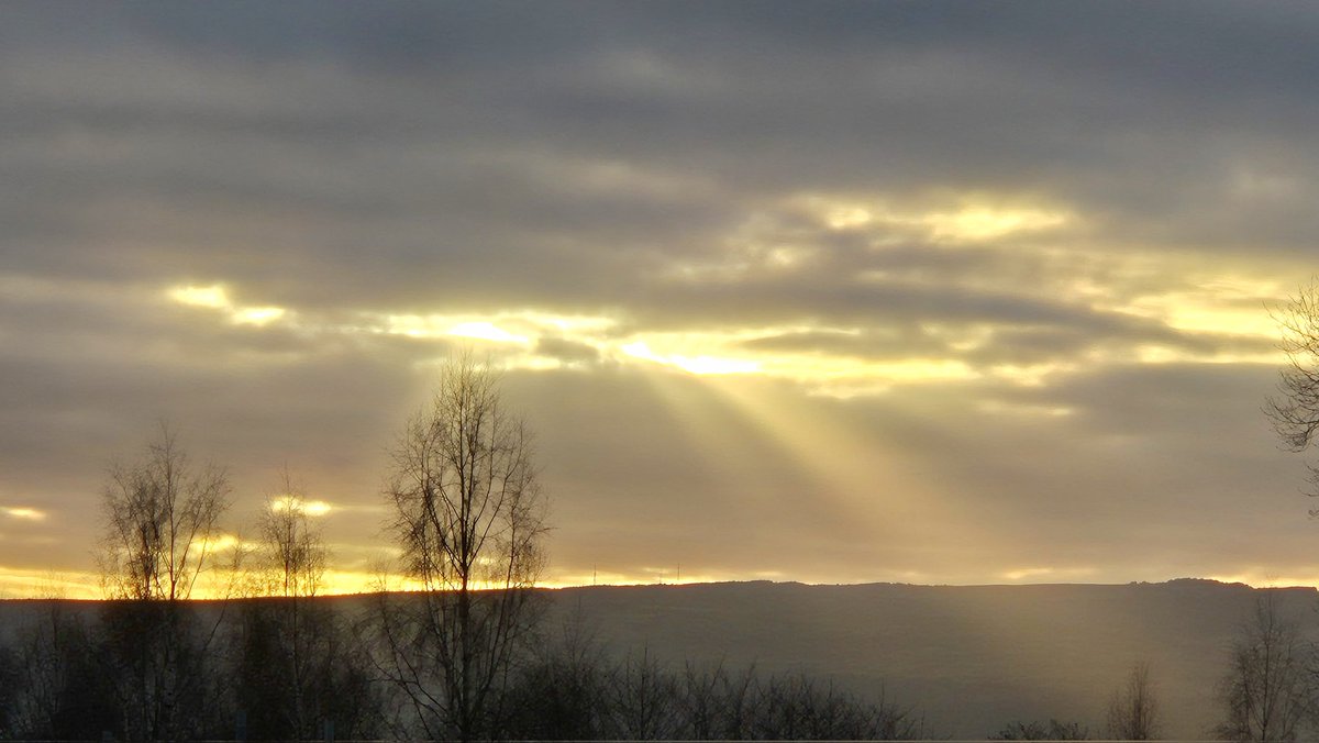 frasergj's tweet photo. Sunny intervals around #Stirling and #BridgeofAllan today (24/12) #WeatherWatcherGraham @BBCScotWeather @BBCAimsir @bbcweather #loveukweather✔️ https://t.co/mtQYur0IvF