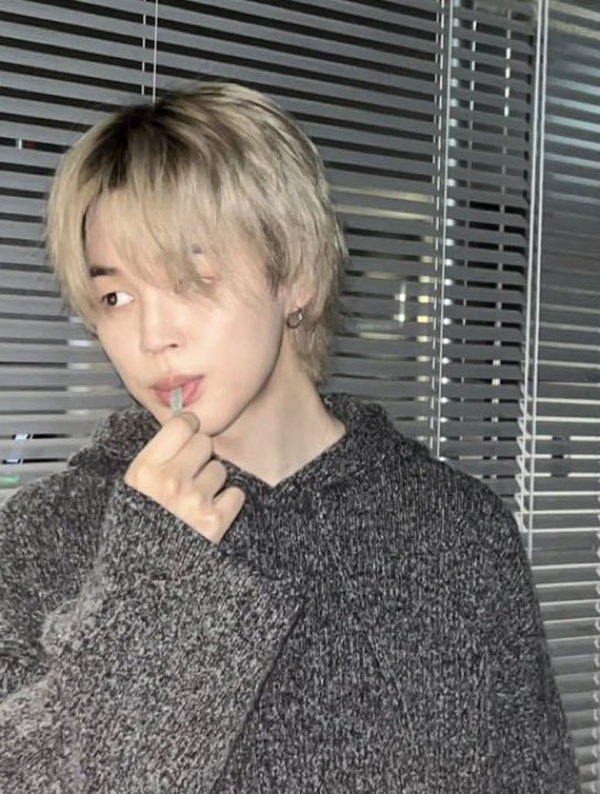 PopBase's tweet image. Jimin stuns in newly shared photos.