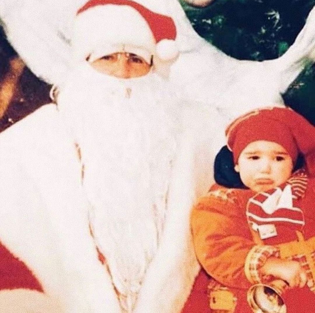 TeamDuaHQ's tweet image. It’s a Dua Christmas!🎄How we’re spending the holidays…

Thank you for all the love this year! Wishing you a warm, joyful, and optimistic holiday season ❤️