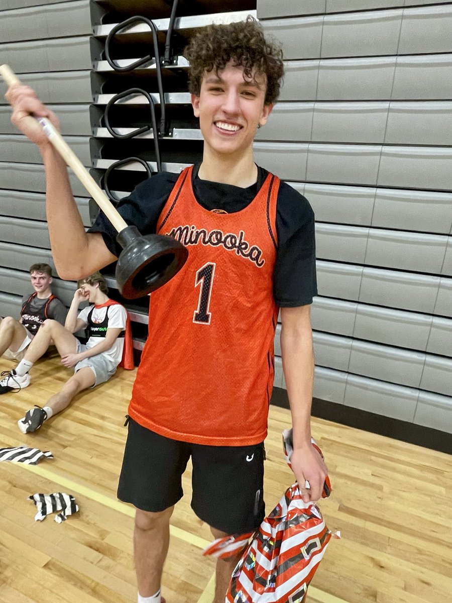 MCHSBoysBball's tweet image. White Elephant Gift Exchange

Merry Christmas!!

#UNCOMMON