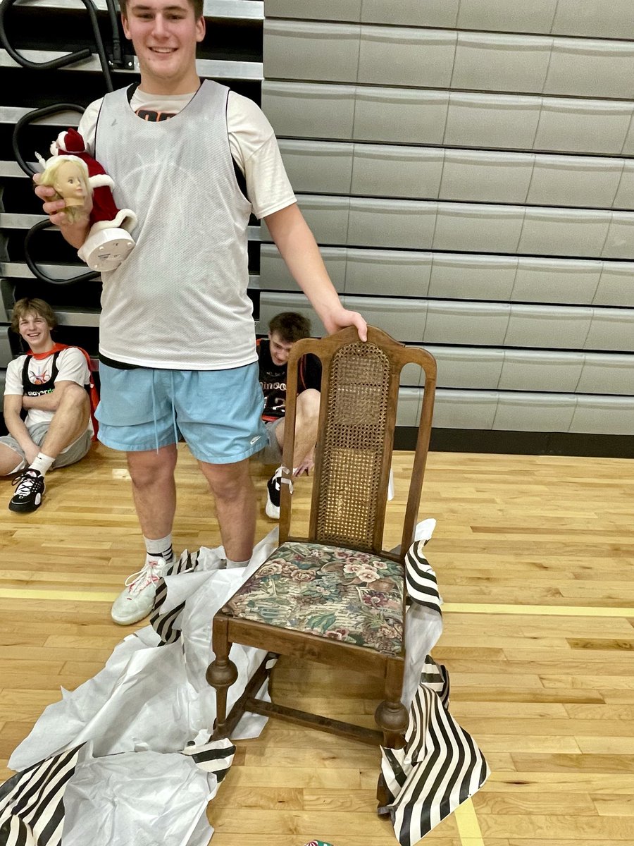 MCHSBoysBball's tweet image. White Elephant Gift Exchange

Merry Christmas!!

#UNCOMMON