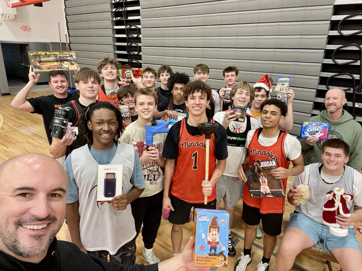 MCHSBoysBball's tweet image. White Elephant Gift Exchange

Merry Christmas!!

#UNCOMMON