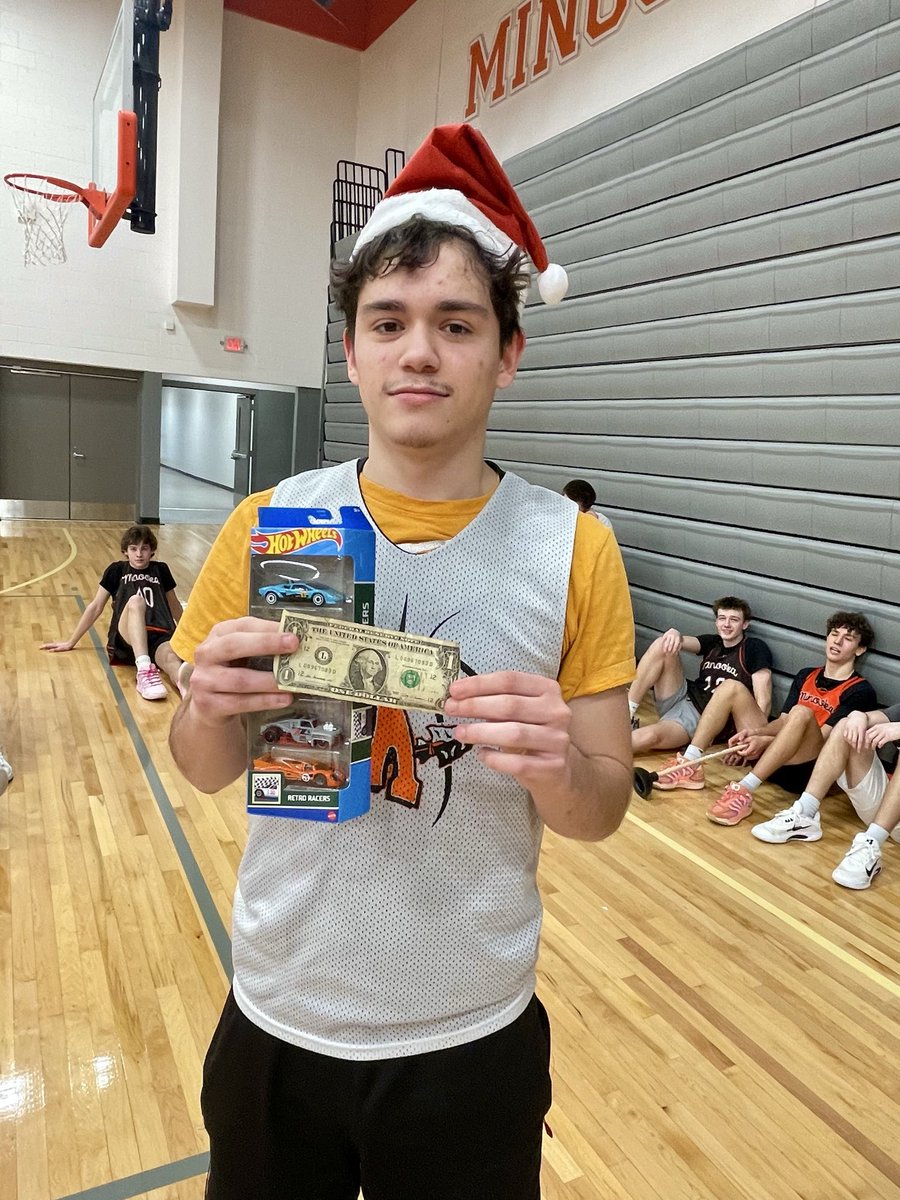 MCHSBoysBball's tweet image. White Elephant Gift Exchange

Merry Christmas!!

#UNCOMMON