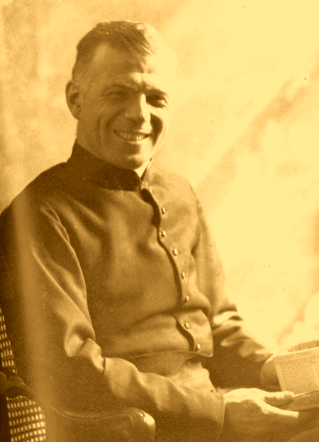 24 décembre 1942. Montbéliard. Les Allemands assistent à la messe en grand uniforme. Le prêtre fait signe d'apporter la crèche. Quand Jésus, Marie et Joseph sont dévoilés, tout le monde découvre l'étoile jaune qu'il a collée sur chaque poitrine... Joyeux Noël, façon Jean Flory.