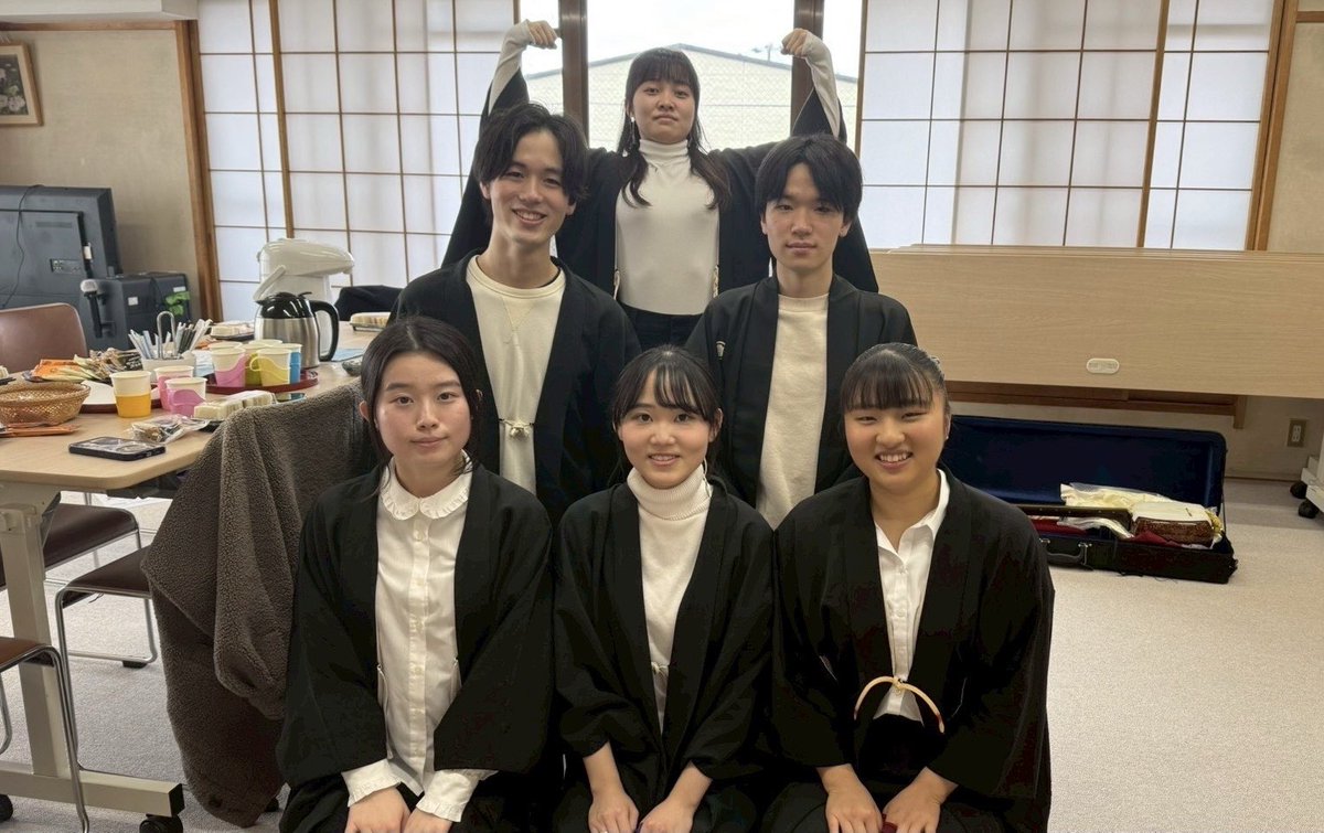 12/21(日)
若宮いこいの家にて演奏させていただきました！たくさんの方々にお集まりいただき、あたたかい雰囲気の中で演奏することができました。
ありがとうございました✨️￼️
