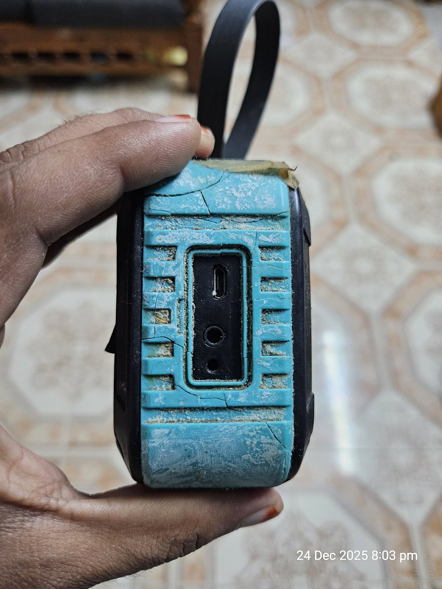 TagOptimus's tweet photo. @Siva_Bharani Ty. Just ordered Hammer Drop 5W BT speaker (green) at Amazon for ₹398 + ₹149 2y ext wty, arriving 2mrw. Currently using BoAt Stone 200 3W BT speaker (Blue) at ₹899 since Sep 2019 & it's still great except outer rubber casing slightly damaged, added pics here #BoAt #HammerDrop https://t.co/HGUvyIrm7Q