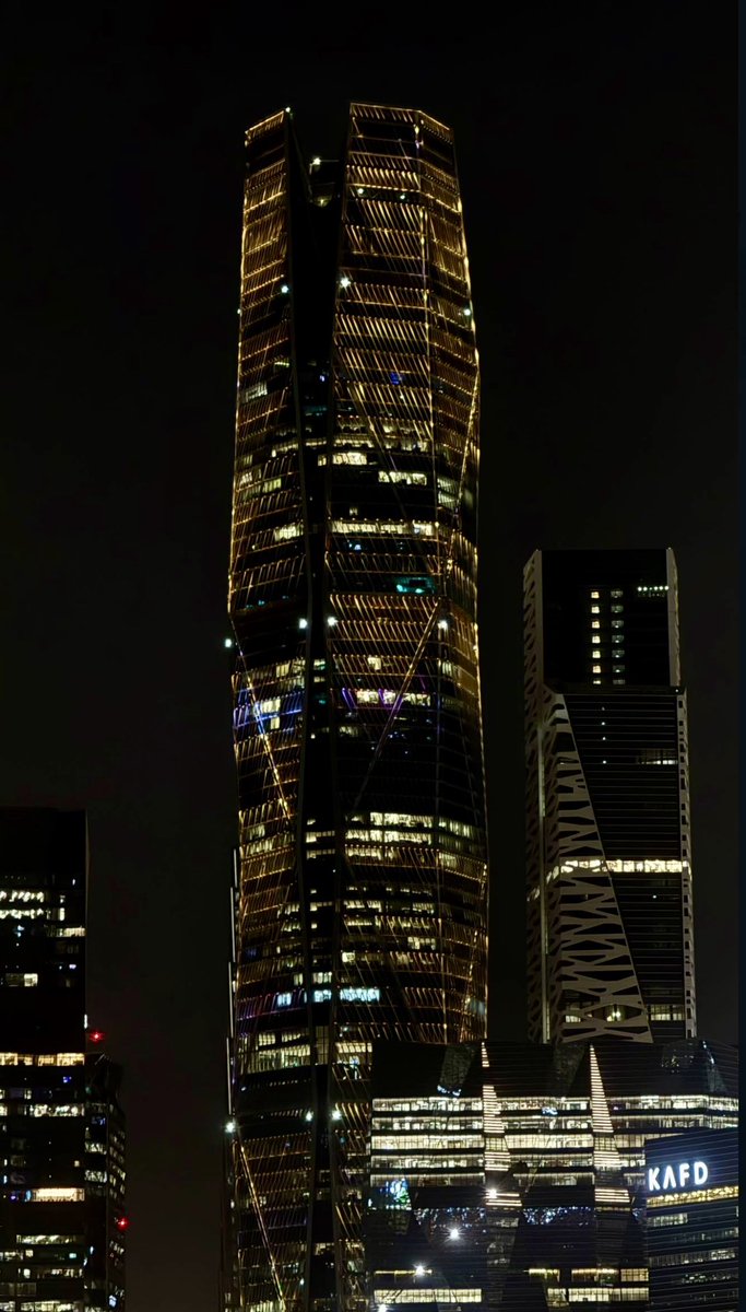 ‏قُوس tweet media