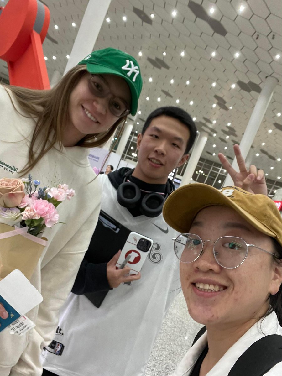 sebsharfam2's tweet photo. Elena Rybakina arrived at Shenzhen and some fans welcomed her.
📸jojo_bryant / Weibo https://t.co/UNOO8zFxbu