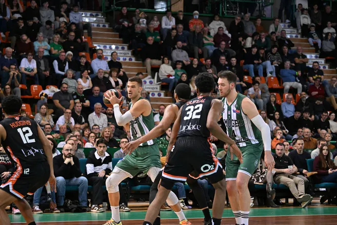 MatthieuMarot7's tweet image. 🏀✍️ Le Limoges CSP déjà sous tension

🗯️ Crawford Palmer : « Ce qu’on fait n’est pas suffisant et je vais passer mes vacances à chercher des joueurs. On bougera en fonction de nos marchés et de nos moyens. »

lepopulaire.fr/limoges-87000/…