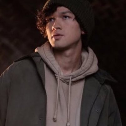 lvkecastlln's tweet image. emo.                                                frat boy.