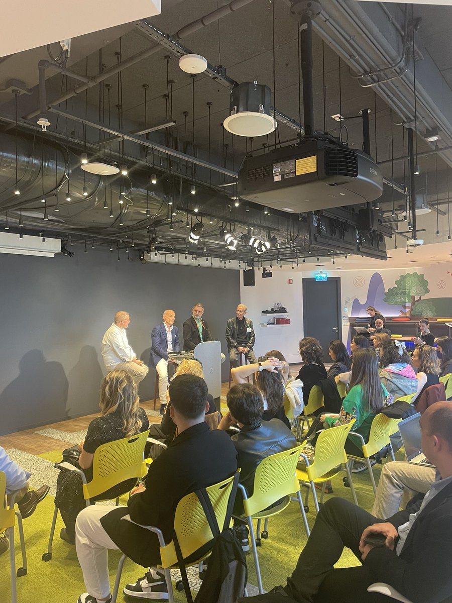 Google Türkiye Ofisinde  çok kıymetli bir toplantıya katıldım.

Girişimcilik, teknoloji ve bilimin yalnızca bugünü değil, geleceği nasıl şekillendirdiğini konuştuk. 

Gençlerimiz bu ekosistemde tüketen değil üreten,
takip eden değil yön veren bireyler olmalıdır. 

#google