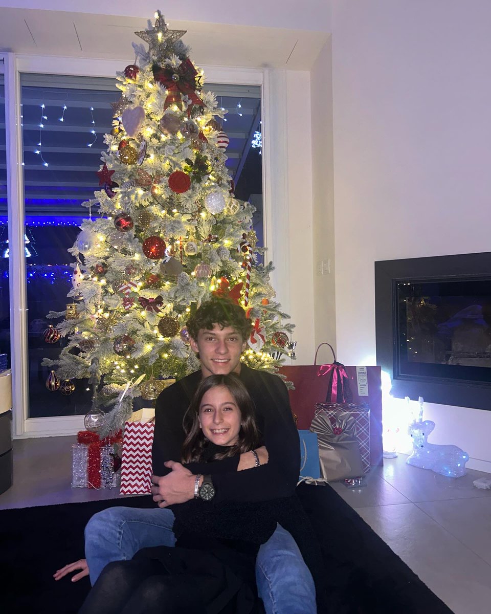 _aka12_'s tweet image. 2021                                                 2022
2023                                                2024