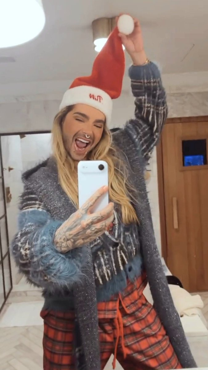 Christmas is coming ☃️🎄✨️
NewYork, 12/2025
#BillKaulitz