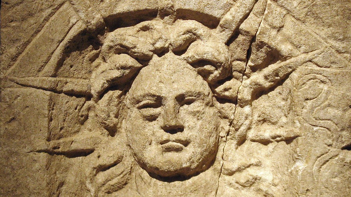 El Nadal no sempre va ser el 25 de desembre; la data ni tan sols apareix a la Bíblia. Fou una decisió política de Roma (any 336) per absorbir festes paganes com les Saturnals i el Sol Invictus. El cristianisme va conquerir la data per imposar Crist com la nova "Llum del món".