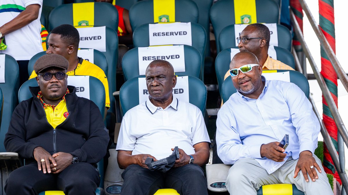 A scene of dignity unfolds at the Regional Ministers Cup. 🏆🏟️